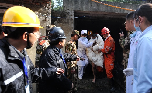 国内新闻 四川威远煤矿透水事故29人被困—救援直播 10威远煤矿透水