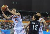 图文：女篮预赛中国力克韩国 卞兰带球上篮