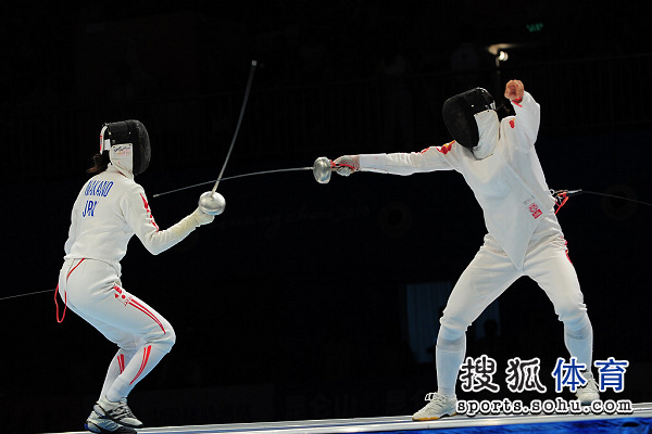 图文：女重团体决赛中国VS日本 剑指对手