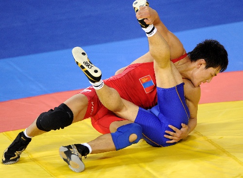 蒙古摔跤大汉图片