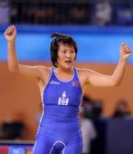 图文：摔跤女子72KG蒙古选手夺冠 平静庆祝胜利
