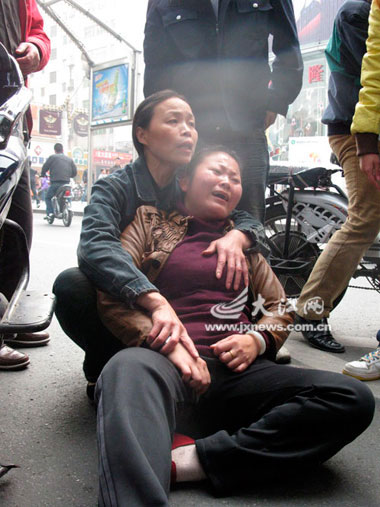 南京车祸孕妇孩子图片