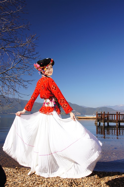 沪沽湖民族图片