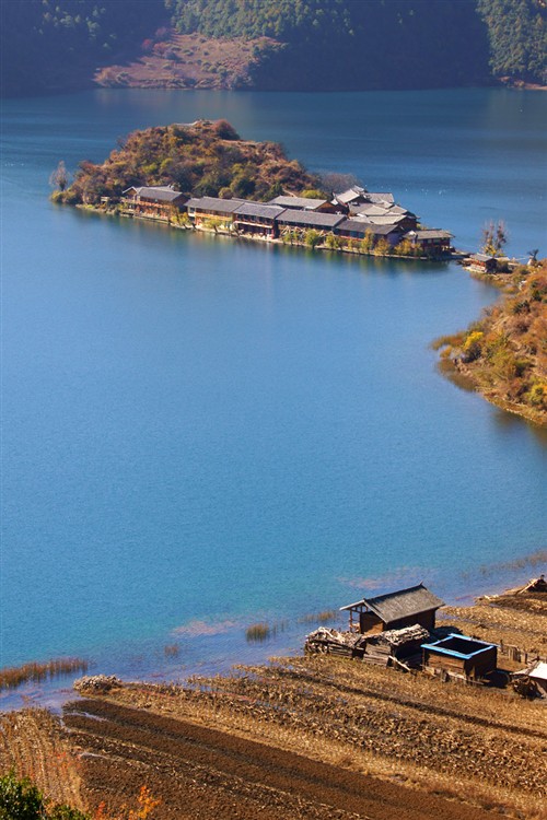 泸沽湖蛇岛图片