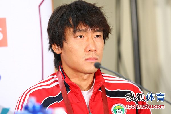 图文:中乌战前发布会 杜威严肃