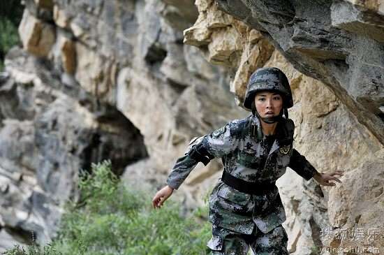 《第五空間》劇照鄭羅茜展女兵風采彰顯新一代年輕人風貌搜狐娛樂訊