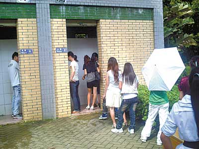 广州政协委员提交提案 倡立法规定男女公厕比例
