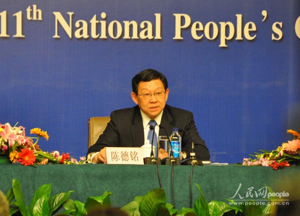 商务部部长就促进消费和对外经贸答问(实录)