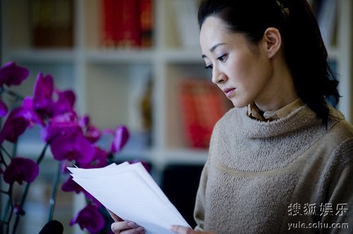 许晴在《记号鲜花》中饰演女一号叶果