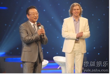 搜狐娱乐讯 2010年,乌克兰小伙儿吉米拜蒋大为为师,成为蒋大为唯一