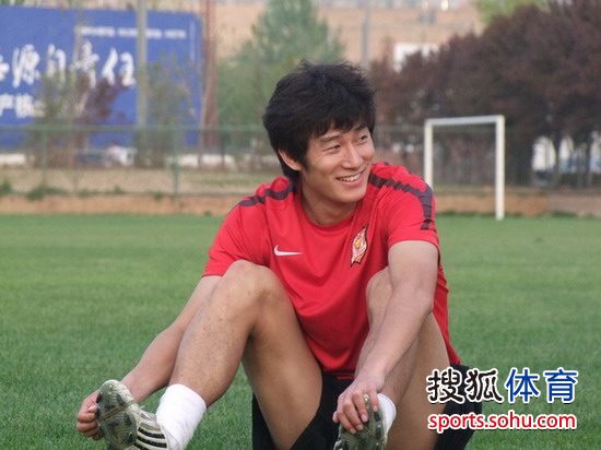 图文[中超]陕西备战鲁能 于海开心笑