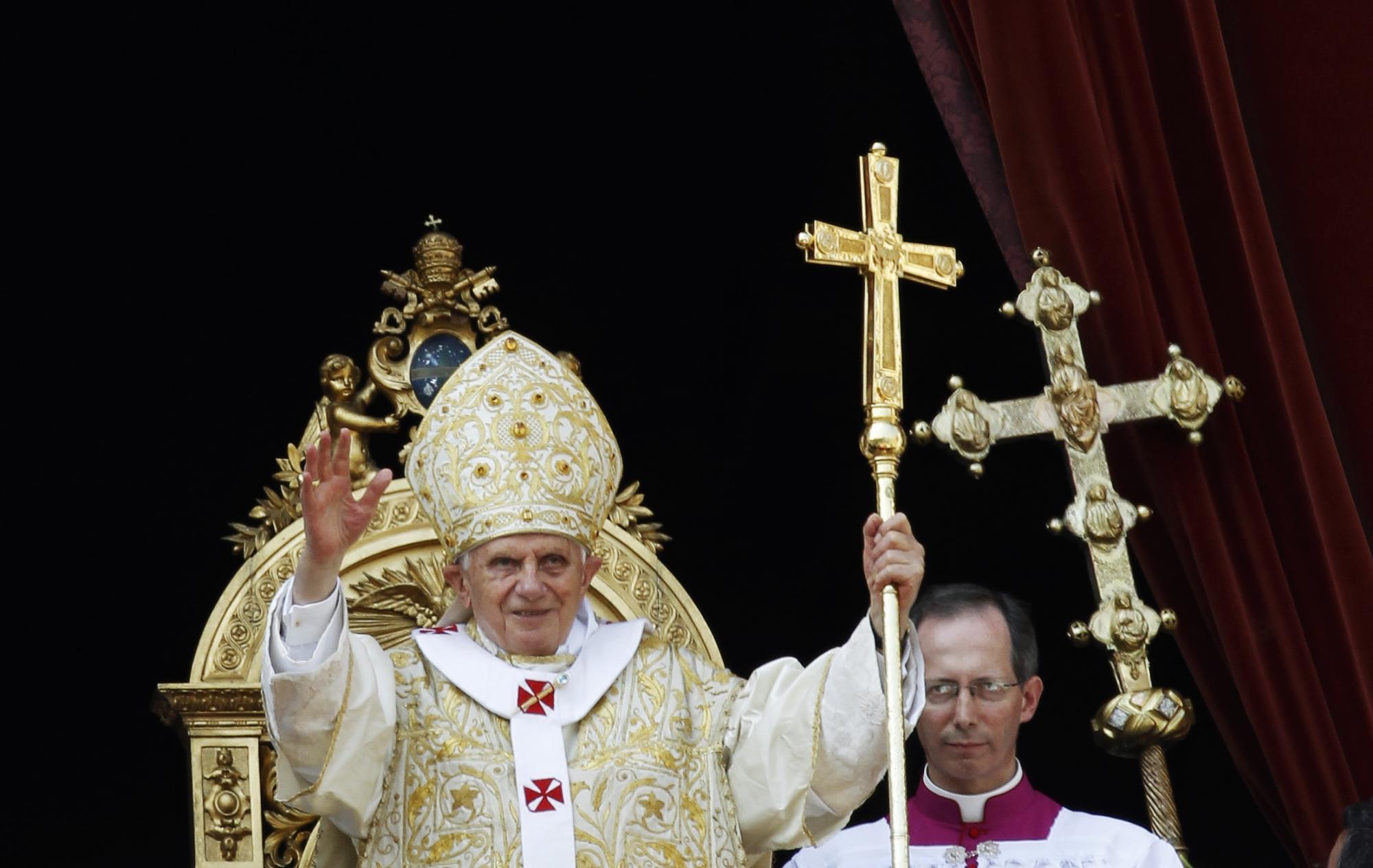 24日,罗马教皇本笃十六世在复活节讲话中呼吁用外交方式解决利比亚