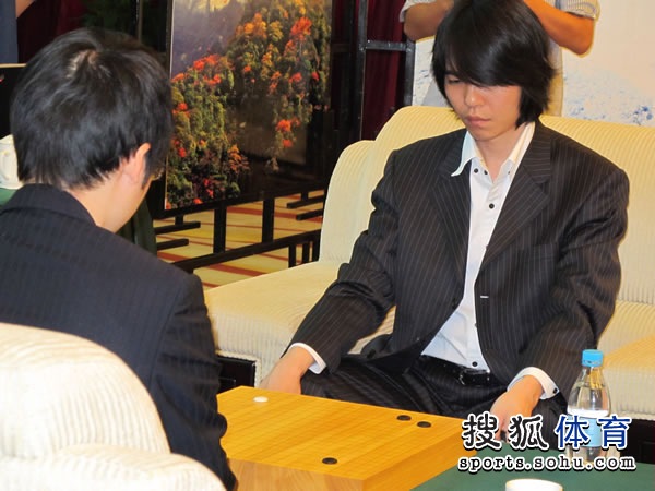 组图:围棋超霸赛重庆开战 首轮李世石激战井山