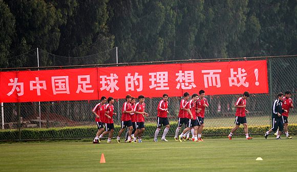 徐江 5月30日 昆明 报道)北京时间5月30日,中国男足国家队在昆明海埂