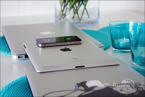 iPad 2iPhone 4MacBook Pro