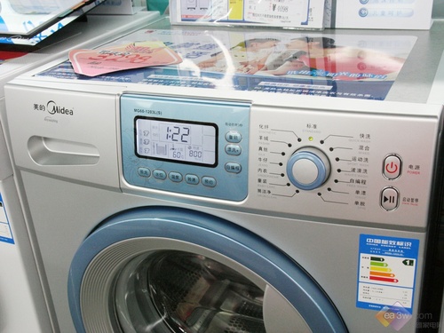 在洗涤程序的配备方面，美的MG60-1203L（S）特别配备了化纤、羊绒、真丝等15个常规洗涤程序；并且配备快洗程序，整个过程仅需24分钟。