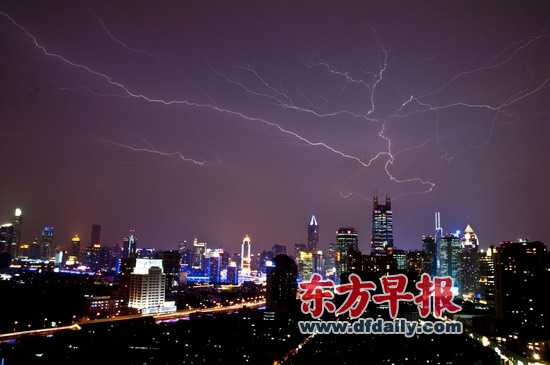 上海雷阵雨图片图片