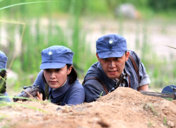 趙子琪劇照近日,紅色青春主旋律大戲《新四軍女兵》在央視八套完美