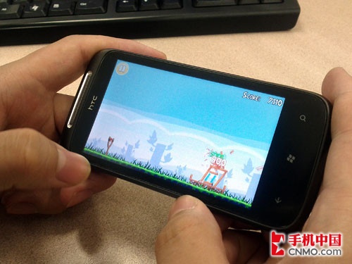 试玩WP7版《愤怒的小鸟》
