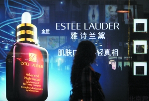 7月1日起，雅诗兰黛集团旗下化妆品提价。南山 摄