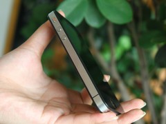 图为 16GB苹果iPhone 4