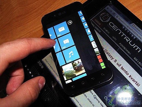 皮肤还是系统 WP7版LG Optimus Black曝光