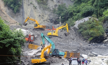 松潘昨晚再发山洪 取消"炸山"方案开修新拦坝阻污染源(图)