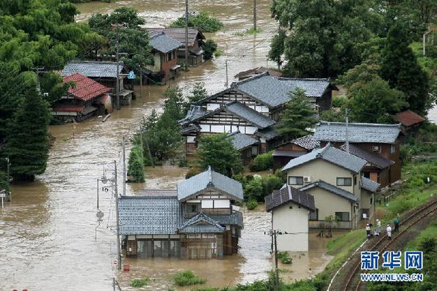 日本新潟县和福岛县暴雨成灾(组图)