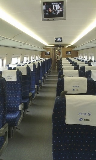 京沪高铁空荡荡的车厢，多次设备故障导致旅客闻“高”色变。 网友微博供图