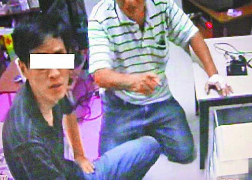 台色男偷拍100余女房客 下药迷奸性侵女友人(图)