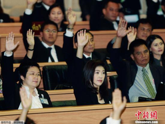 ͼ201185գ̩¹ƾһѡΪ̩ŮӢYingluck ShinawatraԽ϶ƱʤΪ̩ʷλŮ28