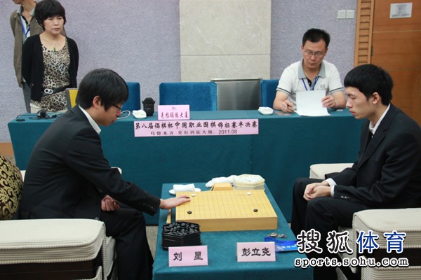 组图:倡棋杯半决赛首局开战 古力孔杰双雄争霸