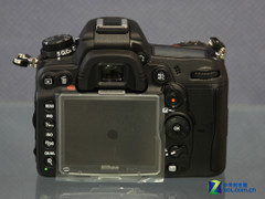 ῵D7000