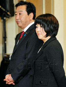 日本首相野田佳彥和夫人仁實21日下午在紐約與聯合國日籍工作人員親切