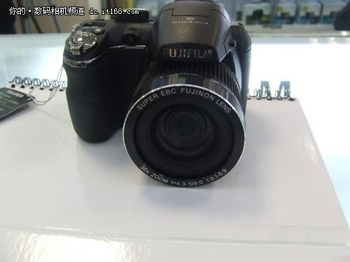 ʿ FinePix S4050