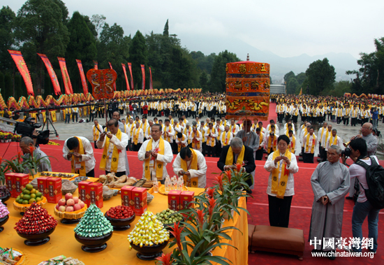 辛卯年海峡两岸炎帝神农祭祀大典在湖南炎帝陵举行(组图)