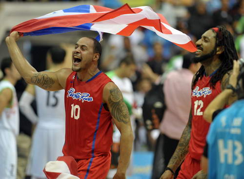 图文泛美运动会波多黎各夺冠挥舞国旗庆祝