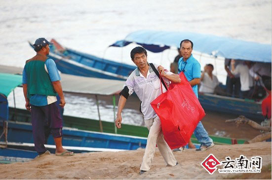 湄公河惨案第二批遇难者火化 家属获20万救助金