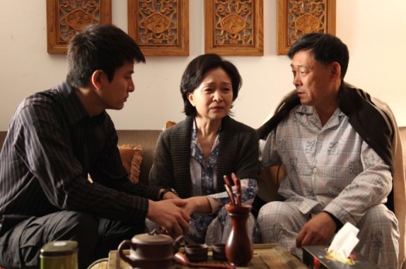 目前,贾乃亮,李光复,刘莉莉等实力演员主演的家庭情感剧《家产》正在