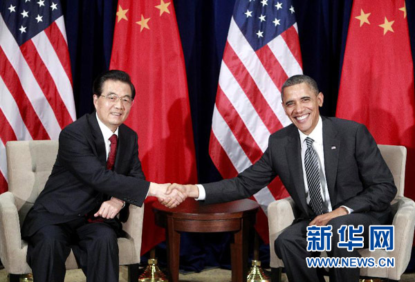 11月12日，中国国家主席胡锦涛同美国总统奥巴马在美国夏威夷州首府檀香山举行会晤。 新华社记者 鞠鹏 摄