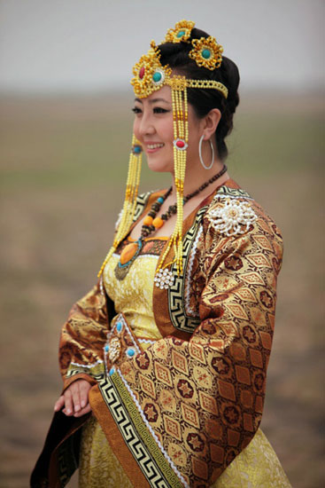 蒙古歌手格格嗯乳房好图片
