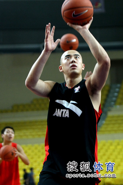 篮球 cba cba北方球队 广东佛山男篮 马布里 19/25 赵楠热身 2011年11