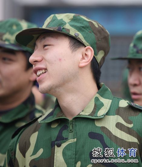 图文国乒军训汇报演出马龙长出了青春痘
