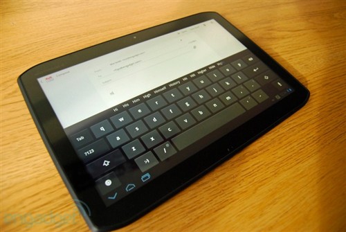 Xoom2 ̵İ㹻󣬾ܵı˰ںʹʱ㴥вİЩ㣬 SwiftKey Tablet X ķʽ̱ȽϺá
