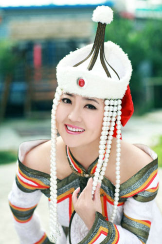 据悉,著名蒙古族歌手格格计划于2012年2月14日情人节于咸阳市体育馆