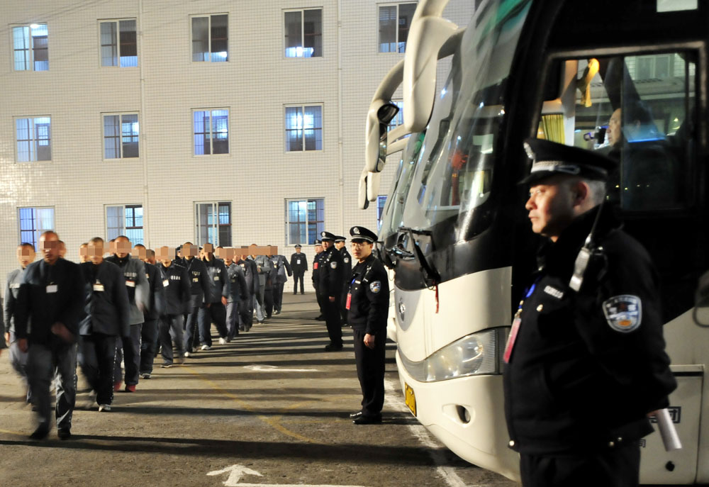 四川阿坝监狱三警联动成功完成整体转移(组图)