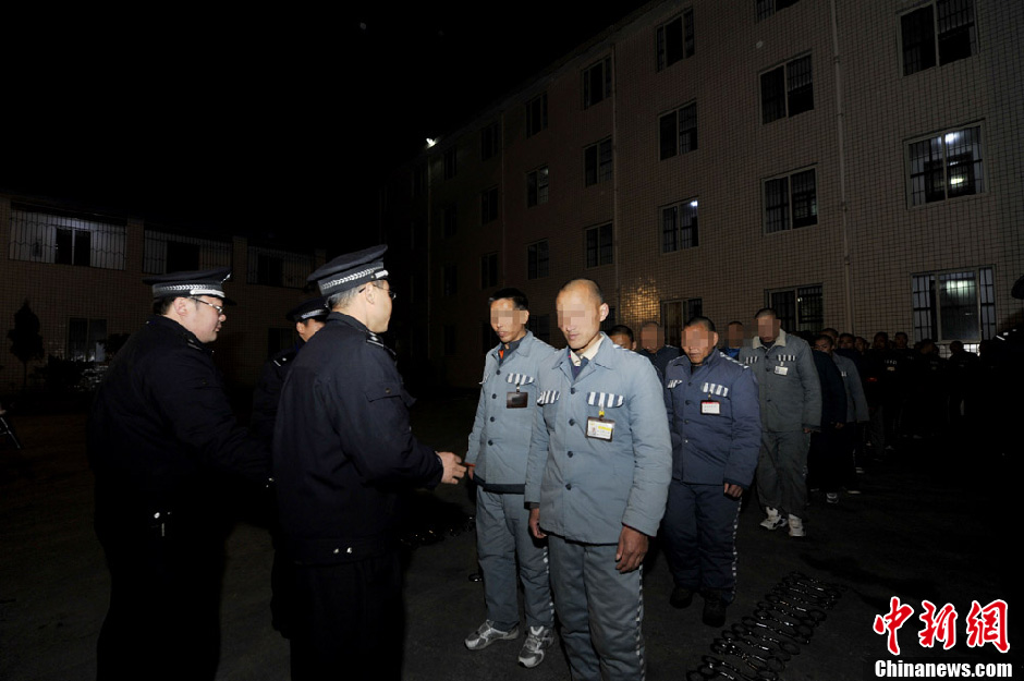 四川阿坝监狱三警联动成功完成整体转移(高清组图)