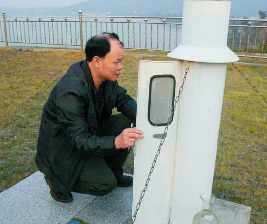 "捕风汉子"卜雨测风三十载(组图)