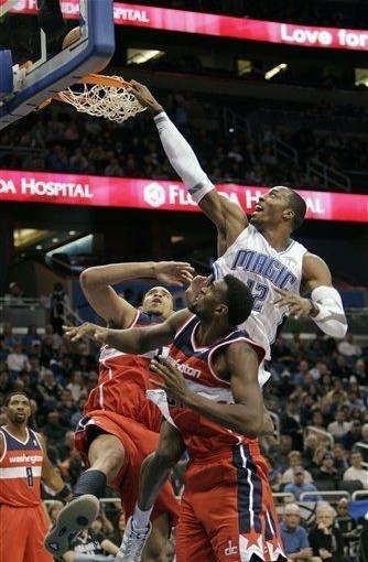 圖文:nba魔術勝奇才 霍華德強力灌籃