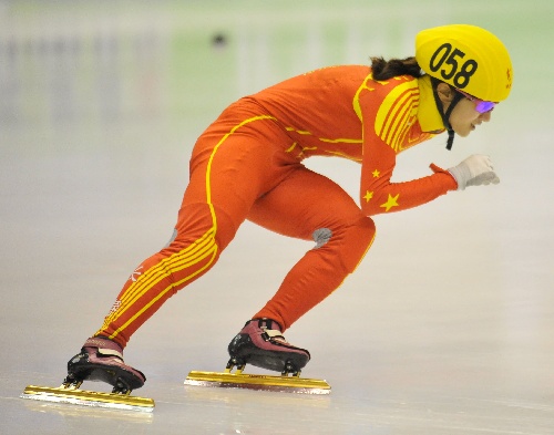 图文:冬运短道女子全能 张起超专注滑行